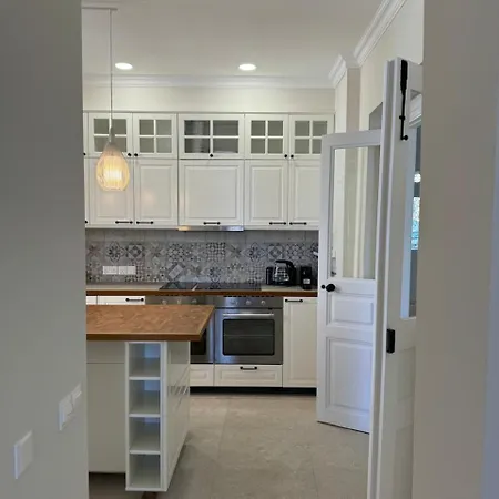 Stou Savvide - Stone Manor * Pera Pedi