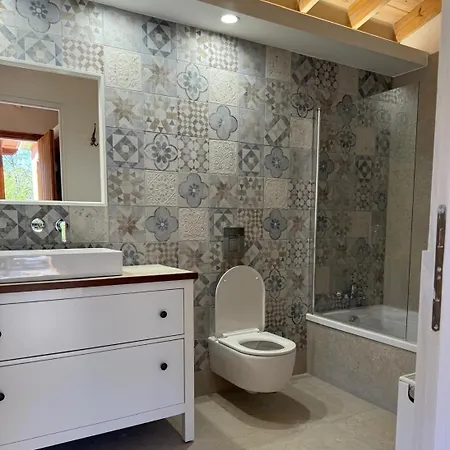 Stou Savvide - Stone Manor * Pera Pedi