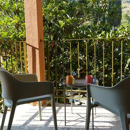 Stou Savvide - Stone Manor