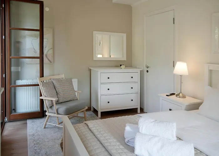 Stou Savvide - Stone Manor * Pera Pedi