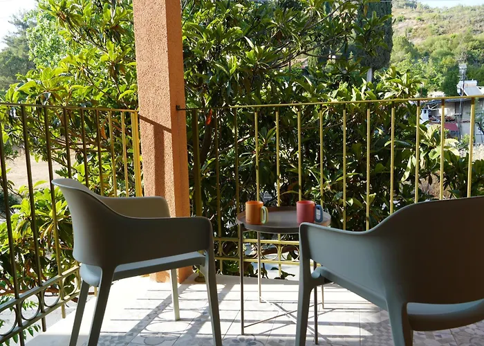 Stou Savvide - Stone Manor