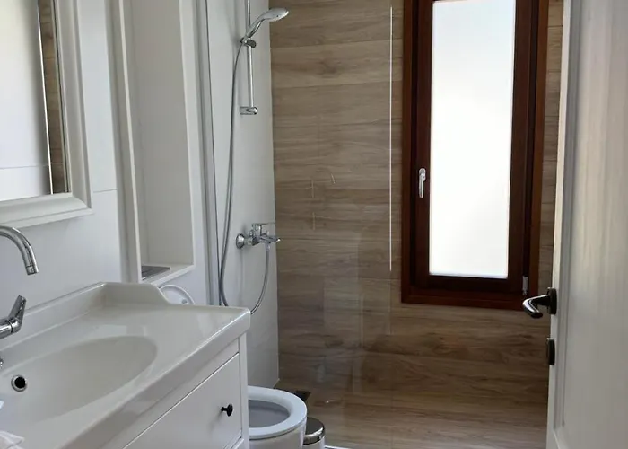 Stou Savvide - Stone Manor Pera Pedi