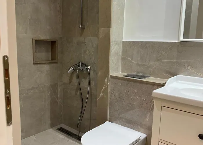 Stou Savvide - Stone Manor * Pera Pedi