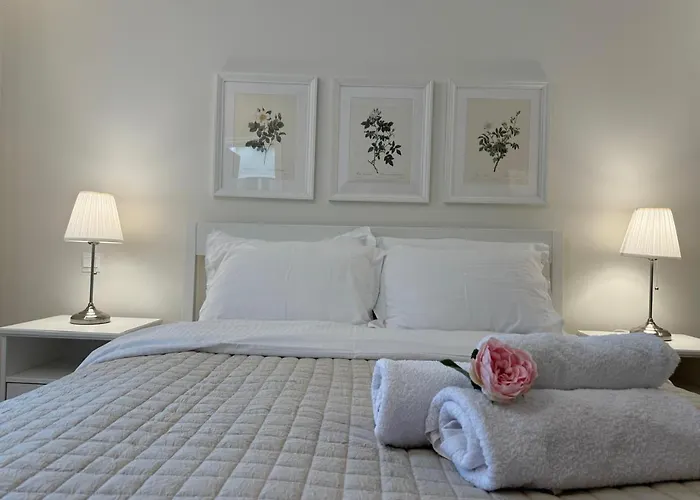 Stou Savvide - Stone Manor