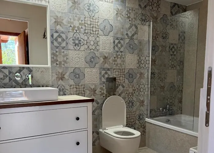 Stou Savvide - Stone Manor * Pera Pedi