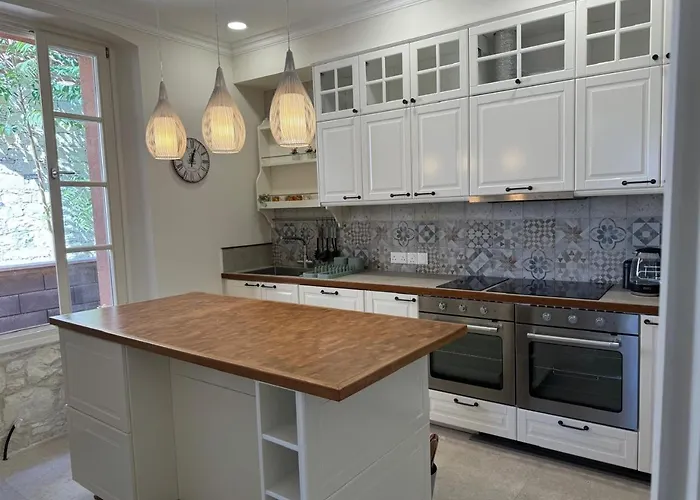 Stou Savvide - Stone Manor *