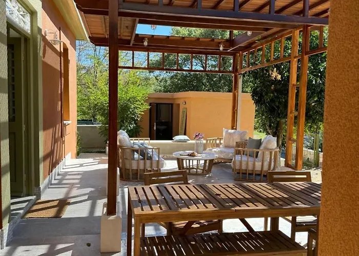 Stou Savvide - Stone Manor * Pera Pedi